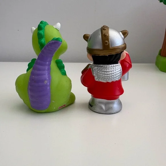 Fisher Price Little People Dragon & Knight Figure Set Medieval Toy - Picture 3 of 4